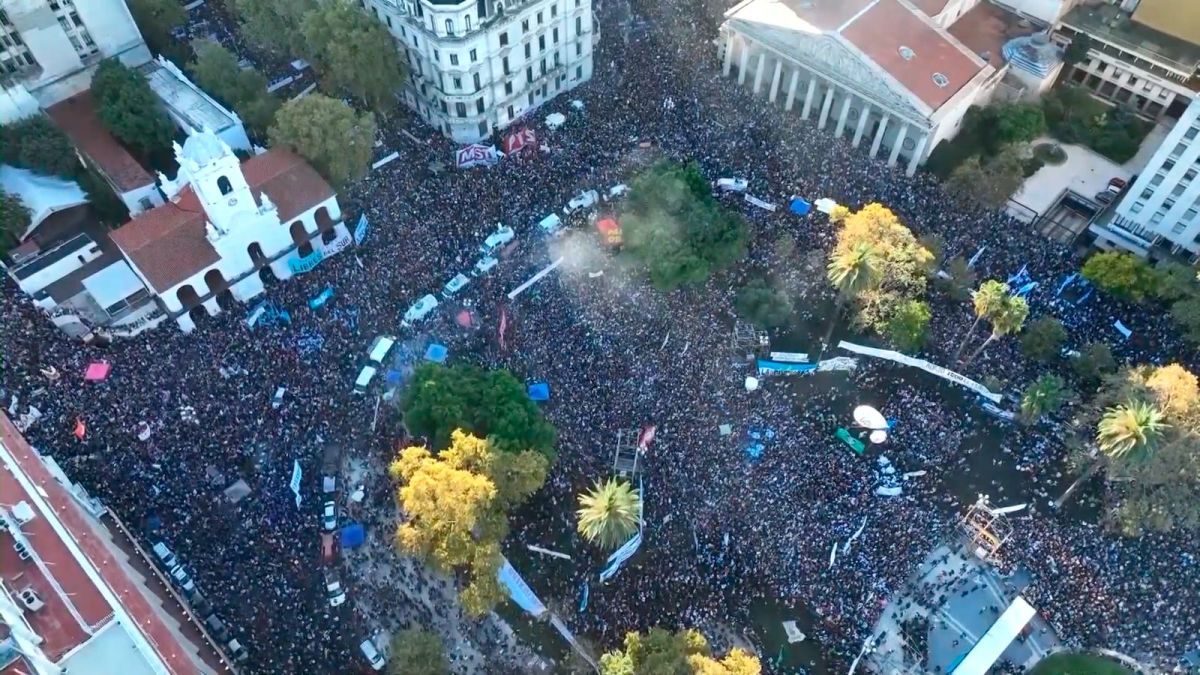 Un ao despus, la comunidad universitaria sostiene el reclamo por presupuesto y salario