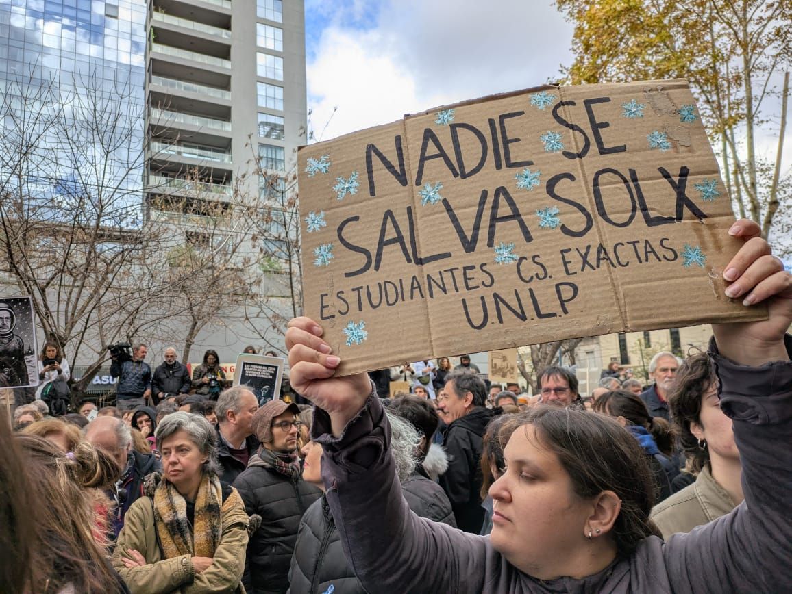 Investigadores, cientficos y docentes se movilizaron contra la motosierra