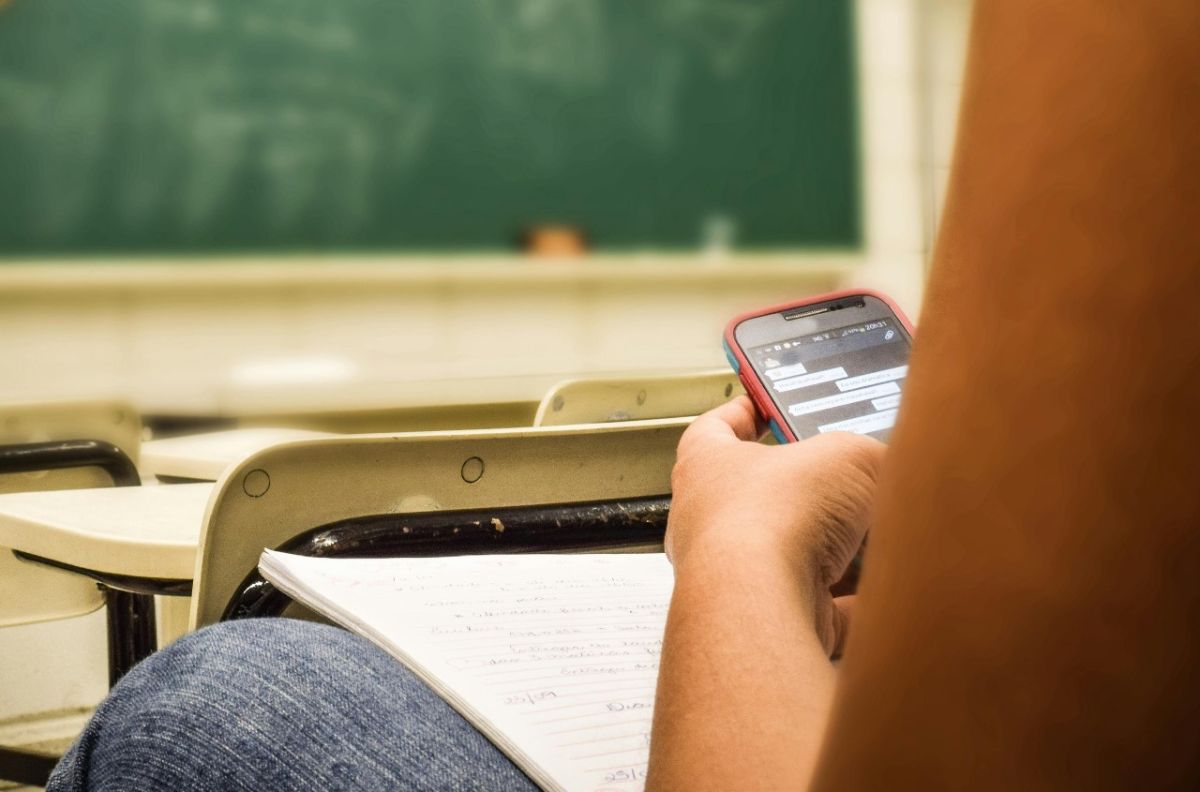 Estudiantes y pantallas: una mirada desde el aula