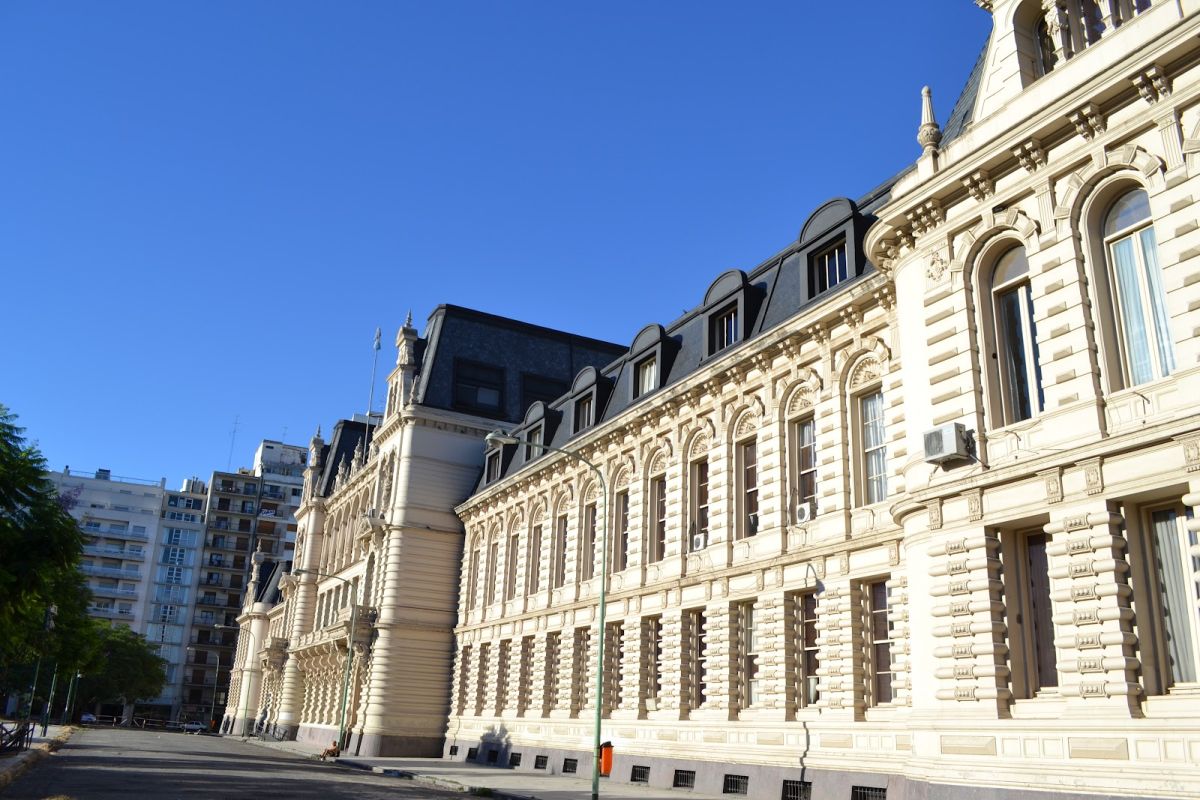 El Gobierno vaci� 44 programas de la Secretar�a de Educaci�n durante 2025