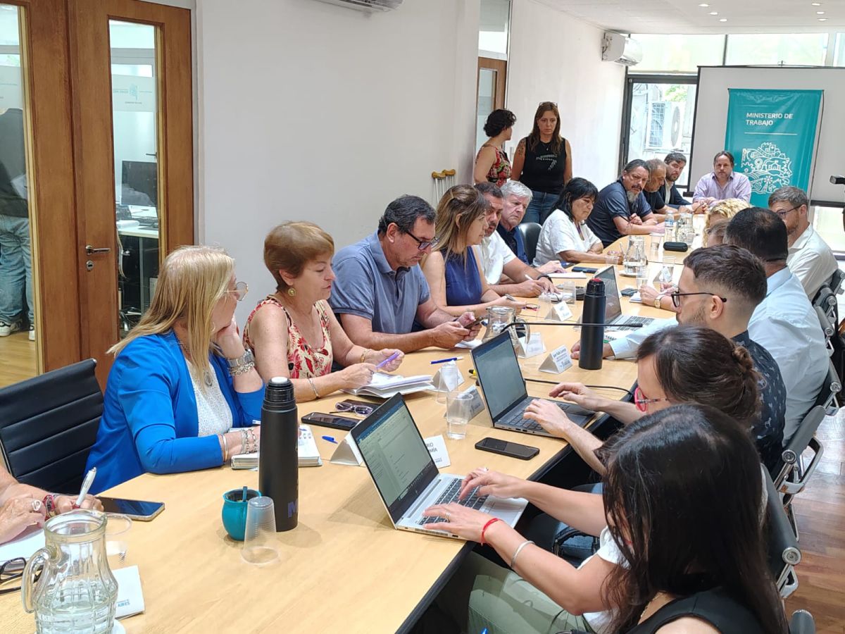 La mayor�a de los sindicatos docentes aceptaron la oferta salarial de Kicillof