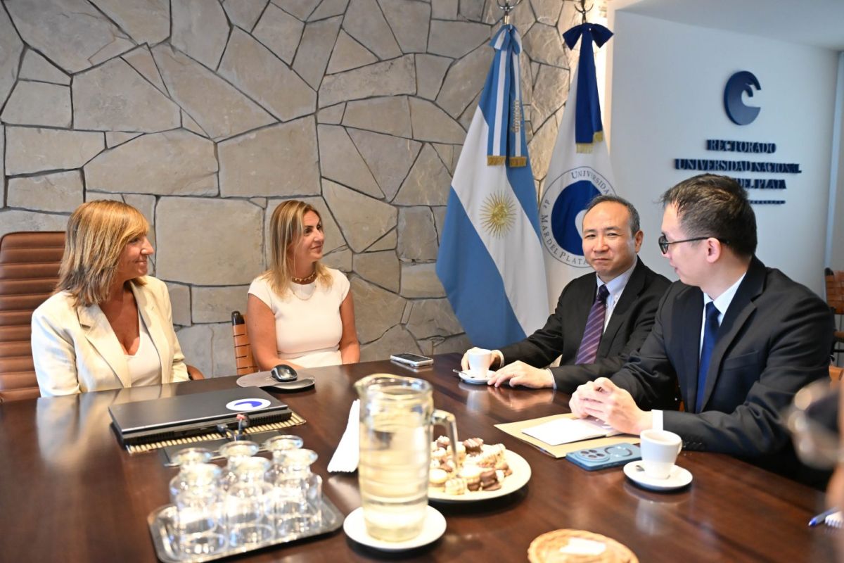 La UNMDP desarrolla una agenda política y educativa con China